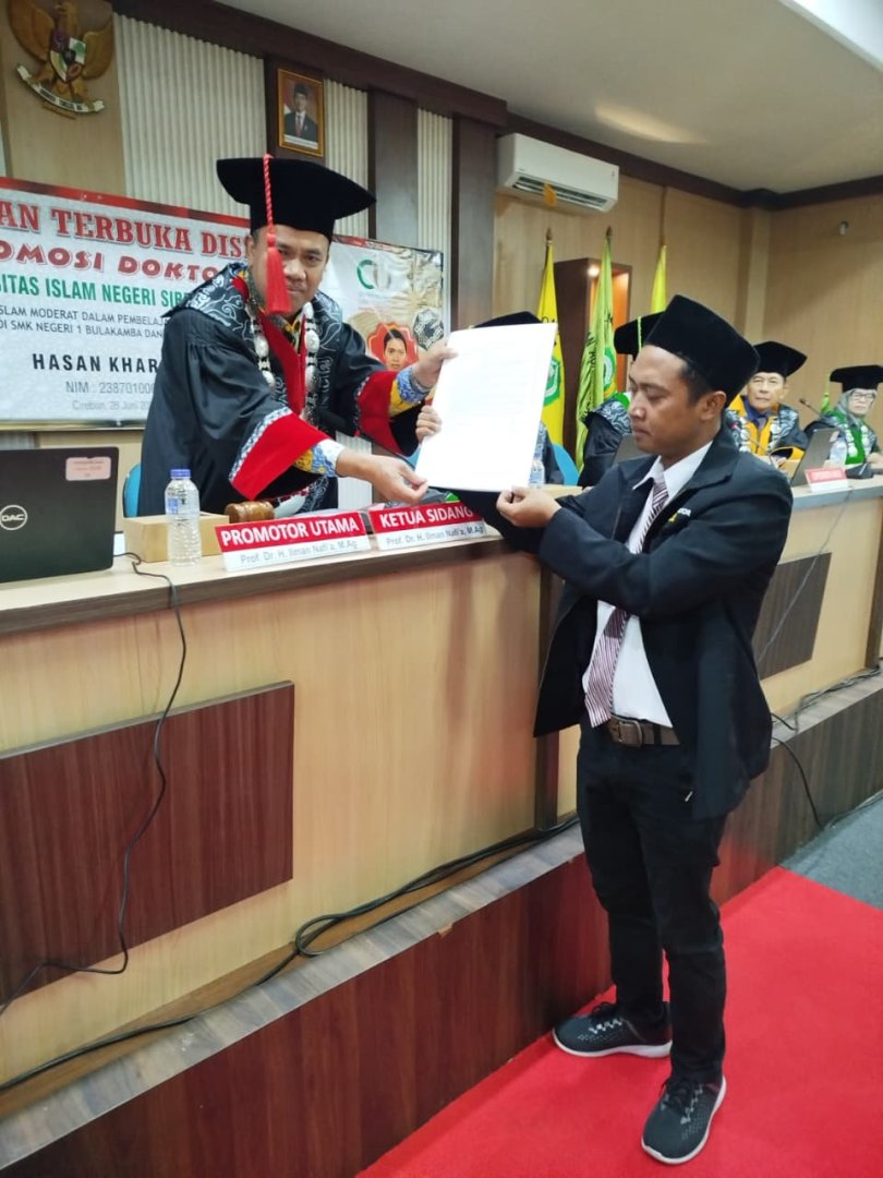 Penguatan Moderasi Beragama di Sekolah Vokasi: Hasan Khariri Raih Gelar Doktor di UIN Siber Syekh Nurjati Cirebon