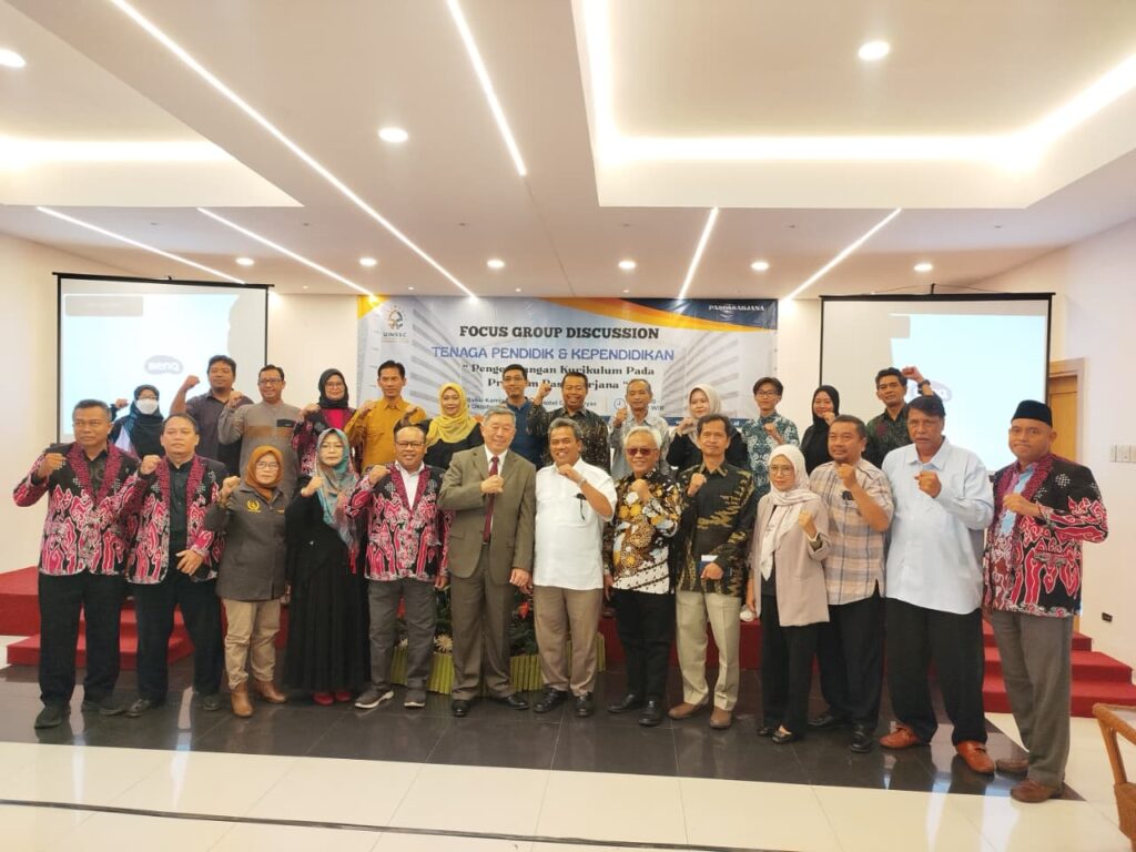 FGD PENGEMBANGAN KURIKULUM DI PROGRAM PASCASARJANA UIN SIBER SYEKHNURJATI CIREBON